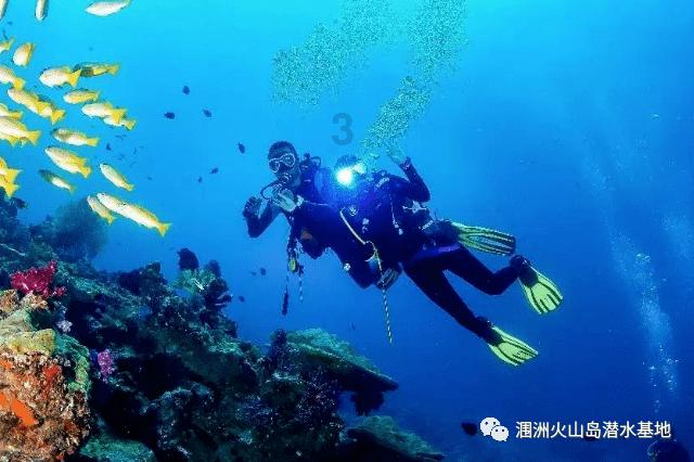 迷路的可爱女宝宝